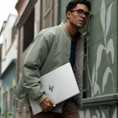 HP OmniBook 7 17-dc0002nf Glacier Silver Touch