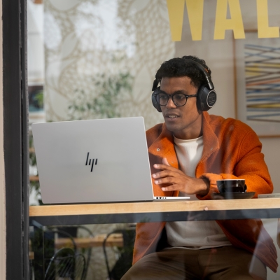 HP OmniBook 7 17-dc0002nf Glacier Silver Touch